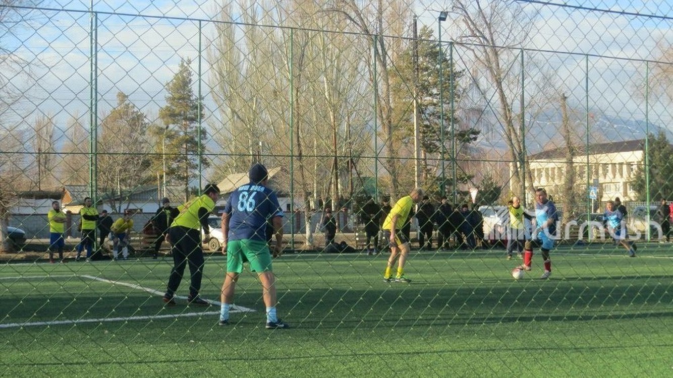 В Бишкеке опечатаны ряд футбольных полей и закрыты компьютерные клубы — Today.kg