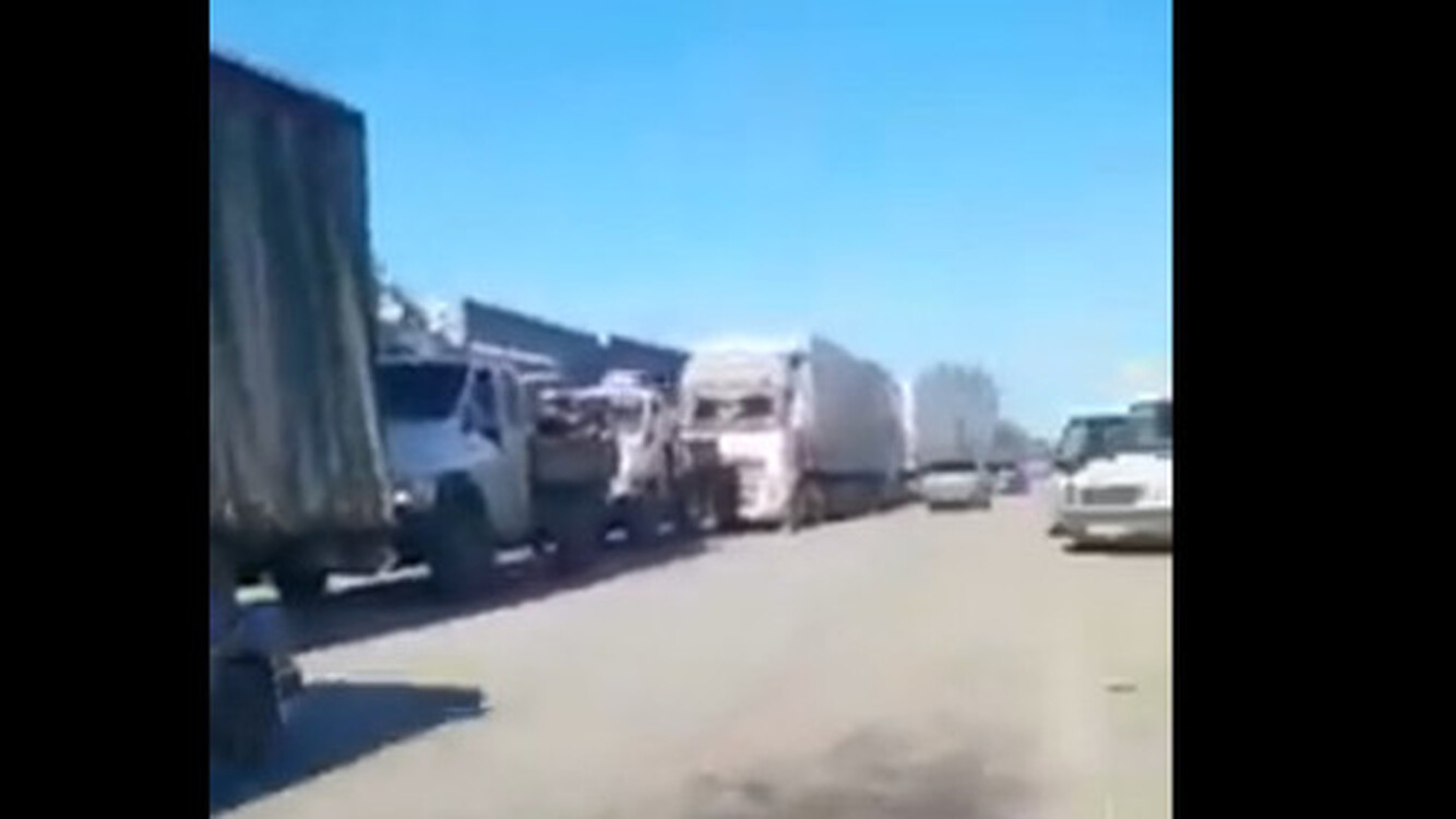 На границе Казахстана и Кыргызстана образовалась пробка из грузовиков — Today.kg