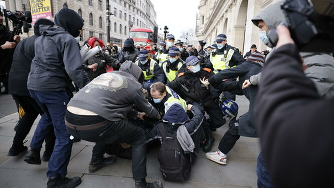 В Лондоне задержали свыше 100 человек на субботних акциях протеста — Today.kg