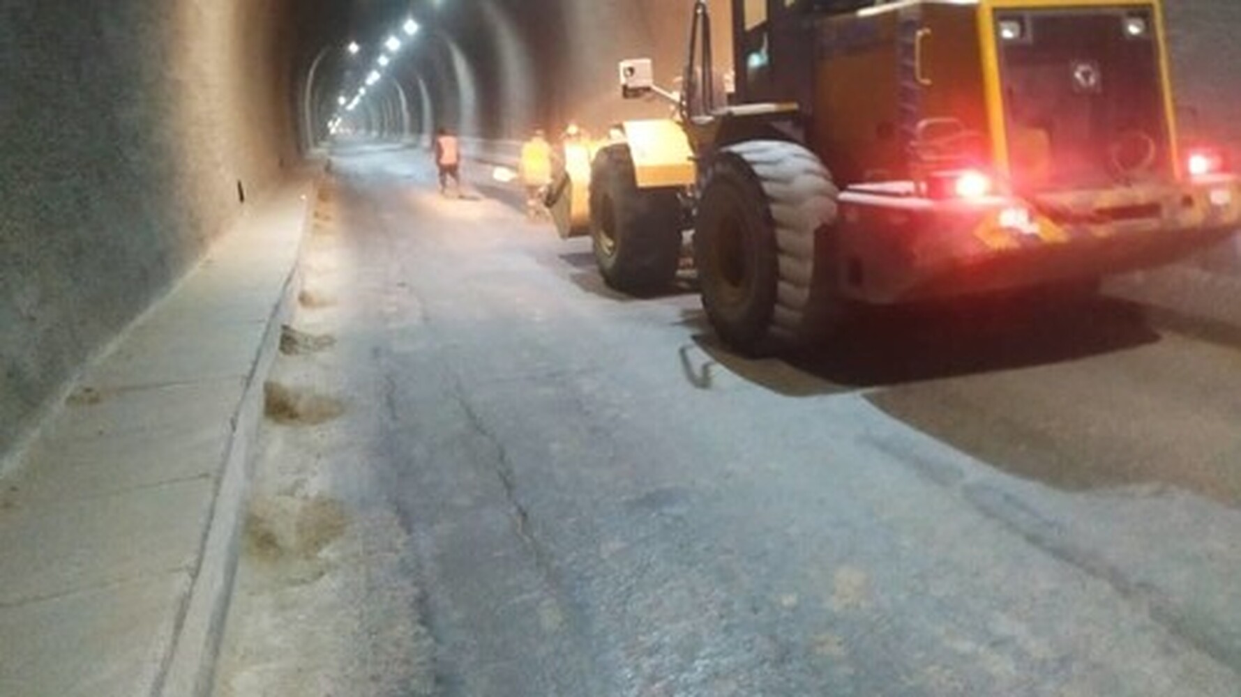 К 10 августу тоннель на перевале Тоо-Ашуу будет полностью заасфальтирован, - министр Текебаев — Today.kg
