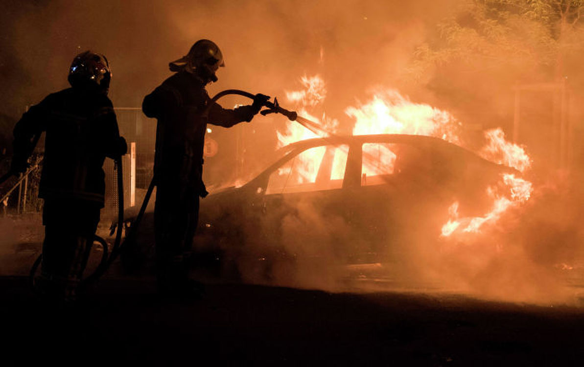 В Узгене машина врезалась в столб и загорелась, погибли 7 человек — Today.kg