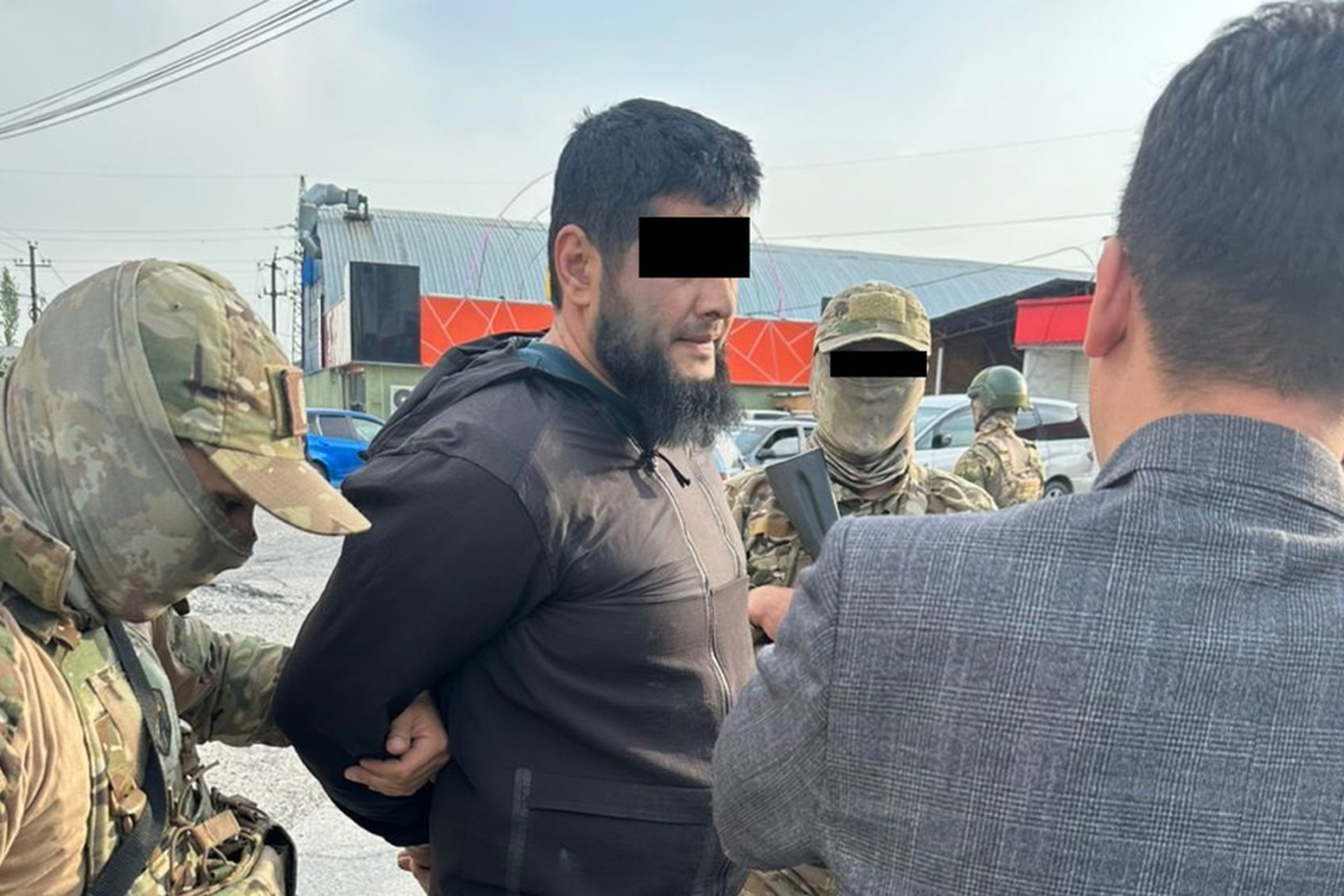 В Джалал-Абаде задержали кыргызстанца, вымогавшего деньги у иностранца — Today.kg