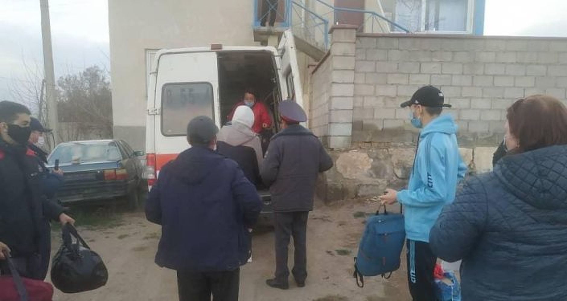 На коронавирус проверяют трех женщин из Кара-Суу, приехавших в грузовике ночью в Сокулук — Today.kg