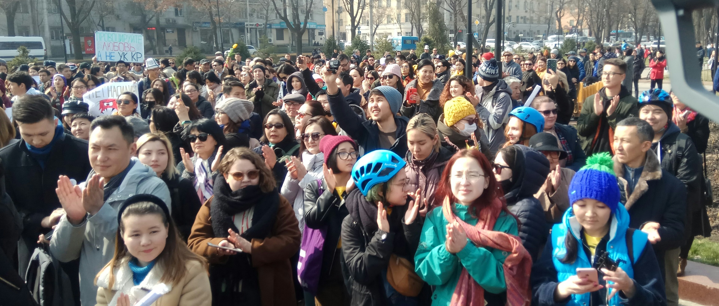Фото – В Бишкеке прошла акция против насилия над женщинами — Today.kg