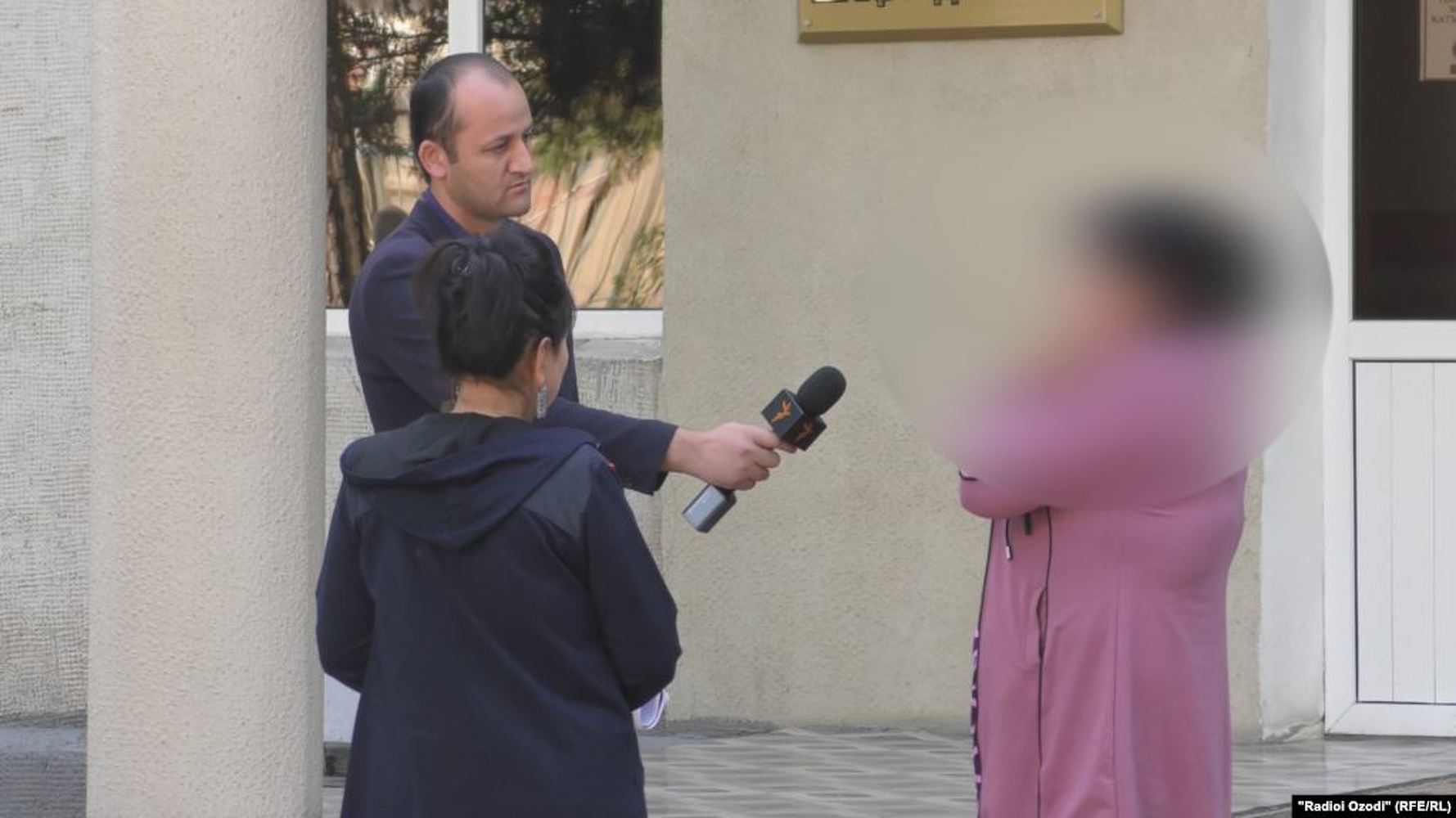 Таджикские блогеры предстали перед судом после «рейда на проституток на трассах» — Today.kg
