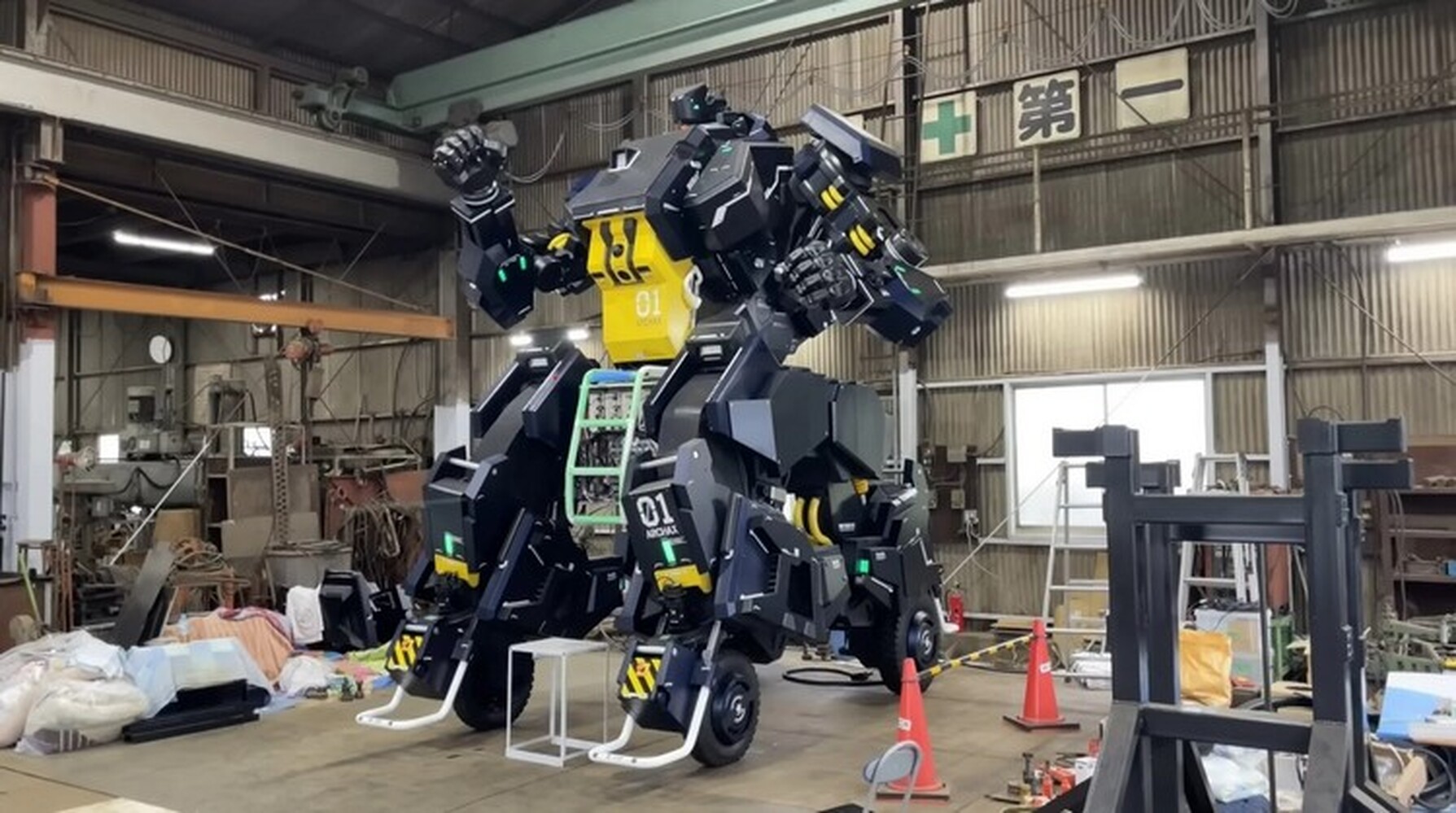 Управляемого робота-трансформера создали в Японии — Today.kg