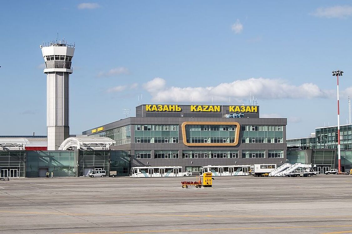 Кыргызстанца вторые сутки держат в аэропорту Казани из-за нарушения ПДД — Today.kg