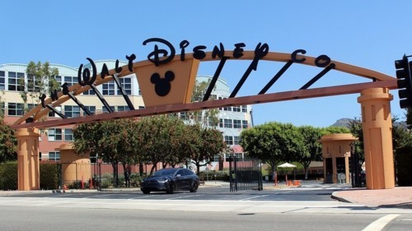 Из-за пандемии Disney уволит десятки тысяч сотрудников — Today.kg