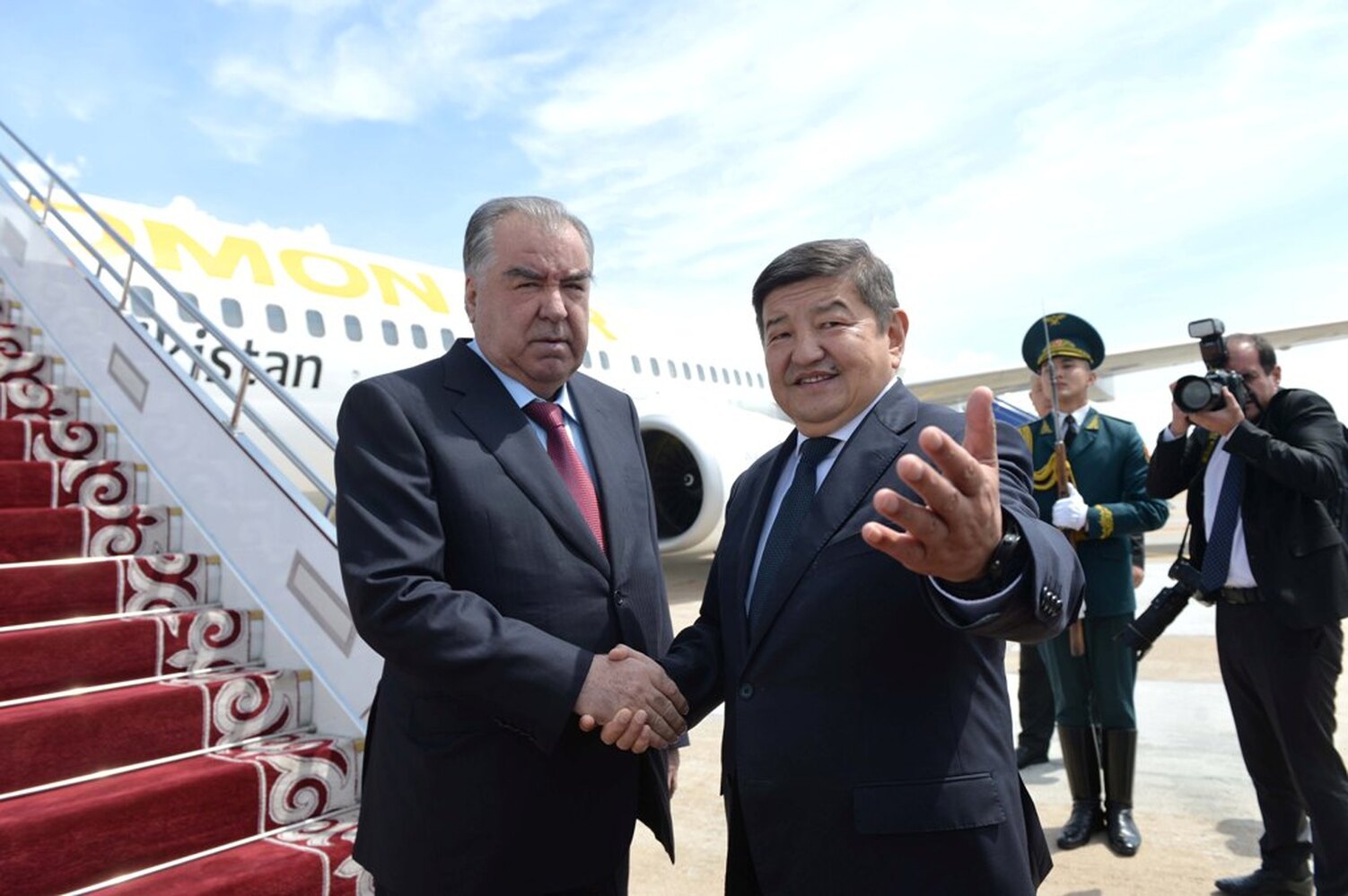 Эмомали Рахмон прибыл в Кыргызстан для участия в саммите ЕС – ЦА — Today.kg