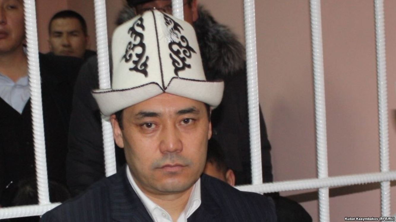 Верховный суд сократил Садыру Жапарову срок наказания на 1,5 года, его сторонники остались недовольны — Today.kg