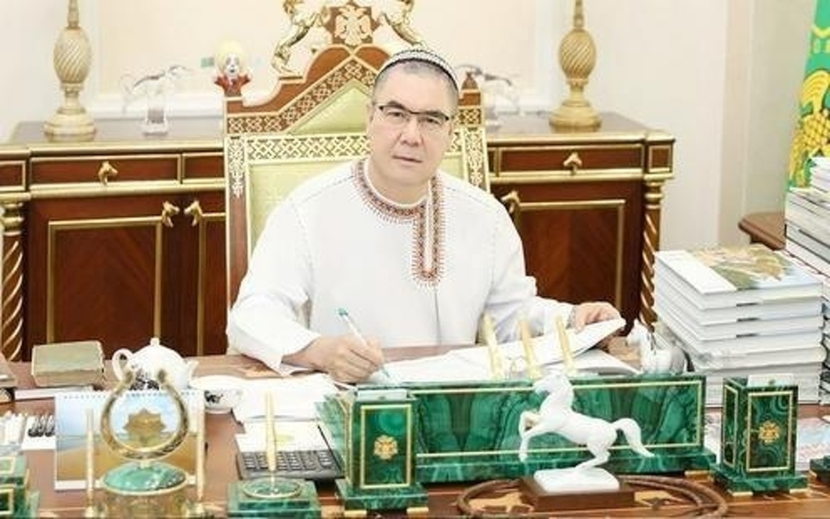 Президент Туркменистана написал книгу. И это на фоне происходящего в стране — Today.kg