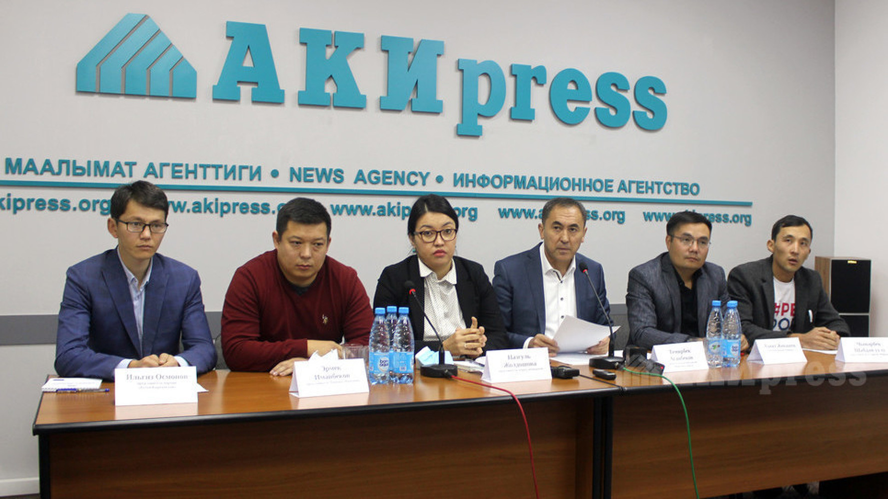 Ряд политических партий требуют провести выборы в Жогорку Кенеш 20 декабря — Today.kg