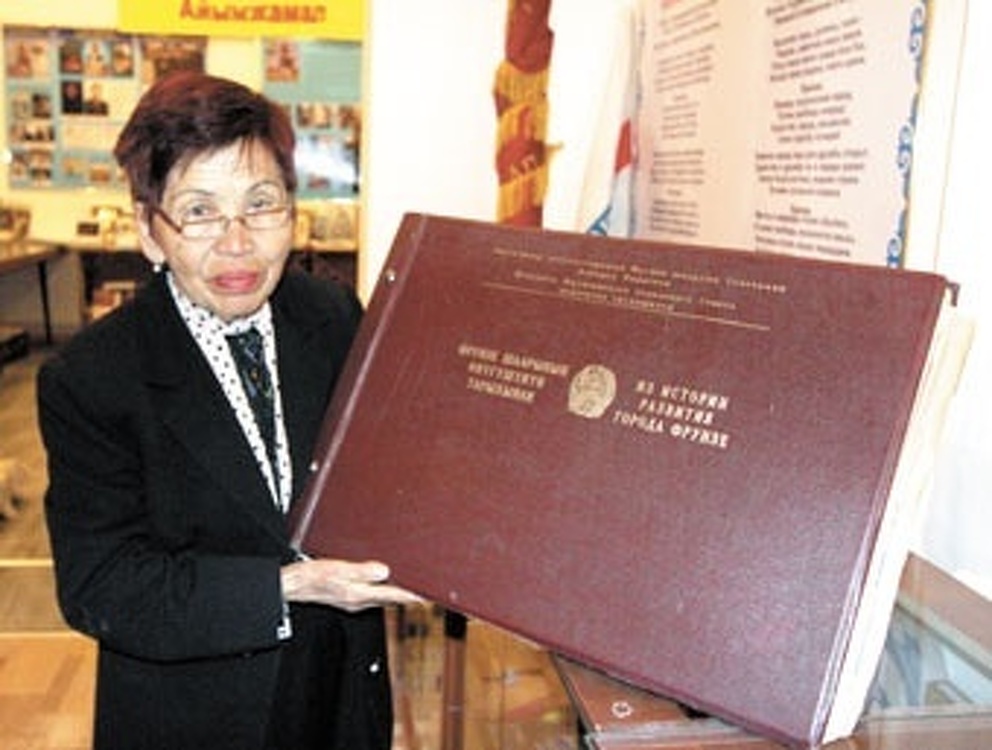 Необычная выставка к 110-летнему юбилею Раззакова открылась в Чон-Арыке — Today.kg