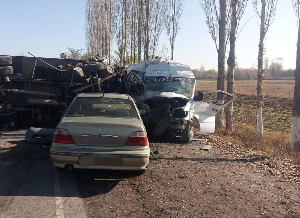Авария на трассе Бишкек — Ош: После ДТП в больнице скончалась 15-летняя девочка — Today.kg