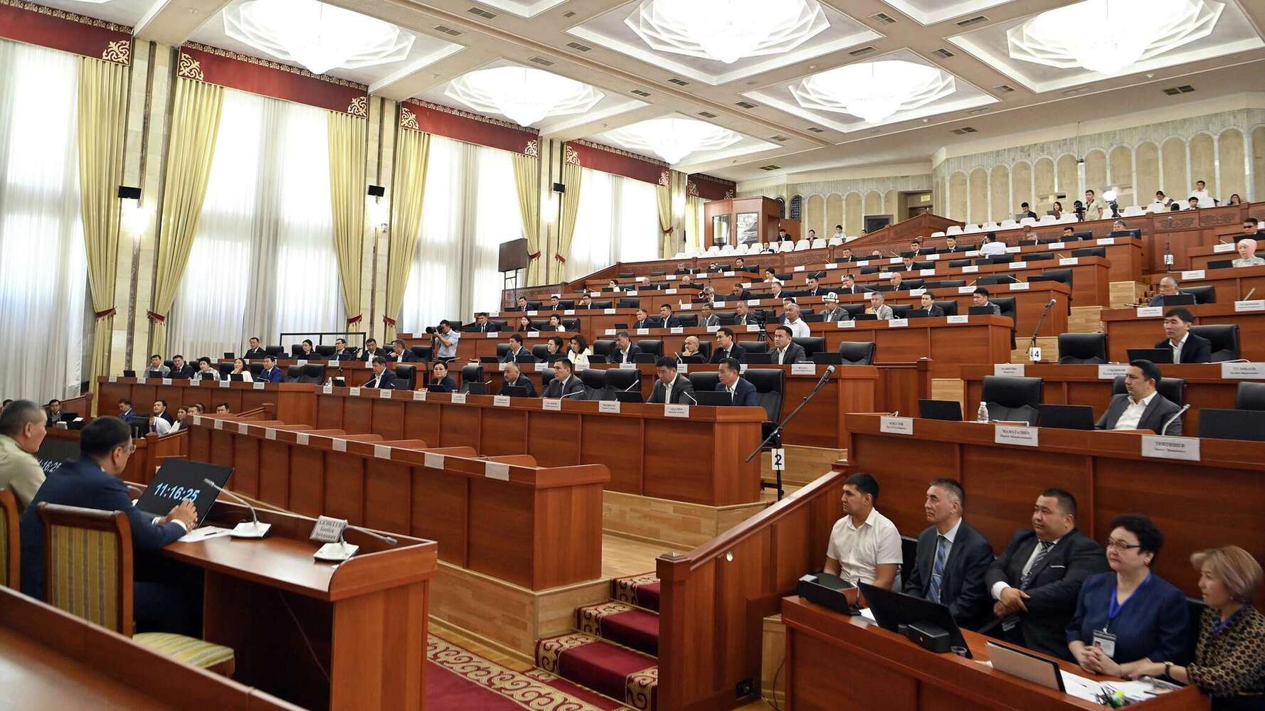 Жогорку Кенеш в третьем чтении принял законопроект об НКО/НПО — Today.kg