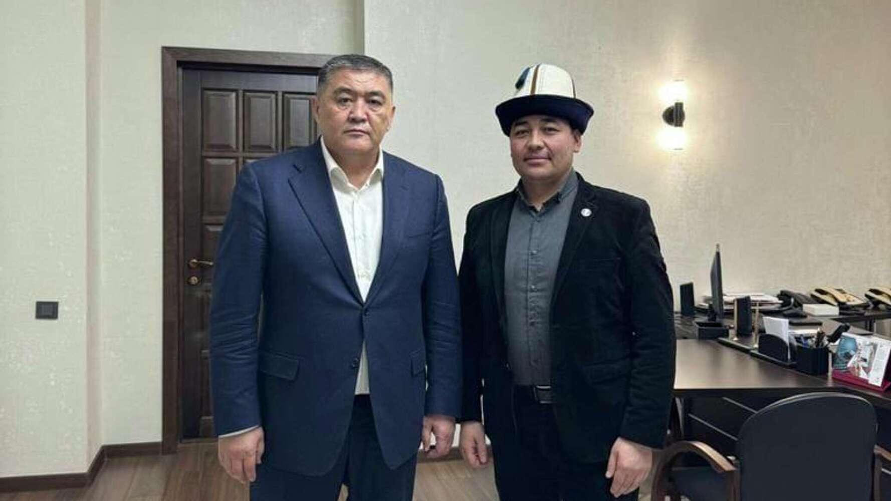 Манасчи Доолот Сыдыков вернулся в Кыргызстан и встретился с Ташиевым — Today.kg
