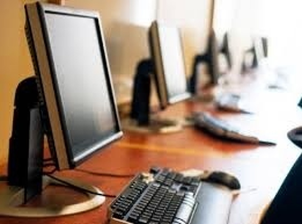 Правительство: 99% школ Кыргызстана подключены к интернету — Today.kg