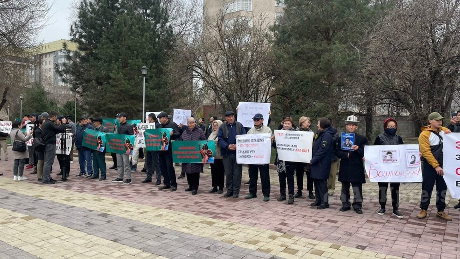 В Бишкеке проходит митинг в поддержку задержанных активистов — Today.kg