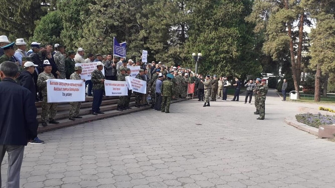 Ветераны-баткенцы вышли на митинг в Бишкеке — Today.kg