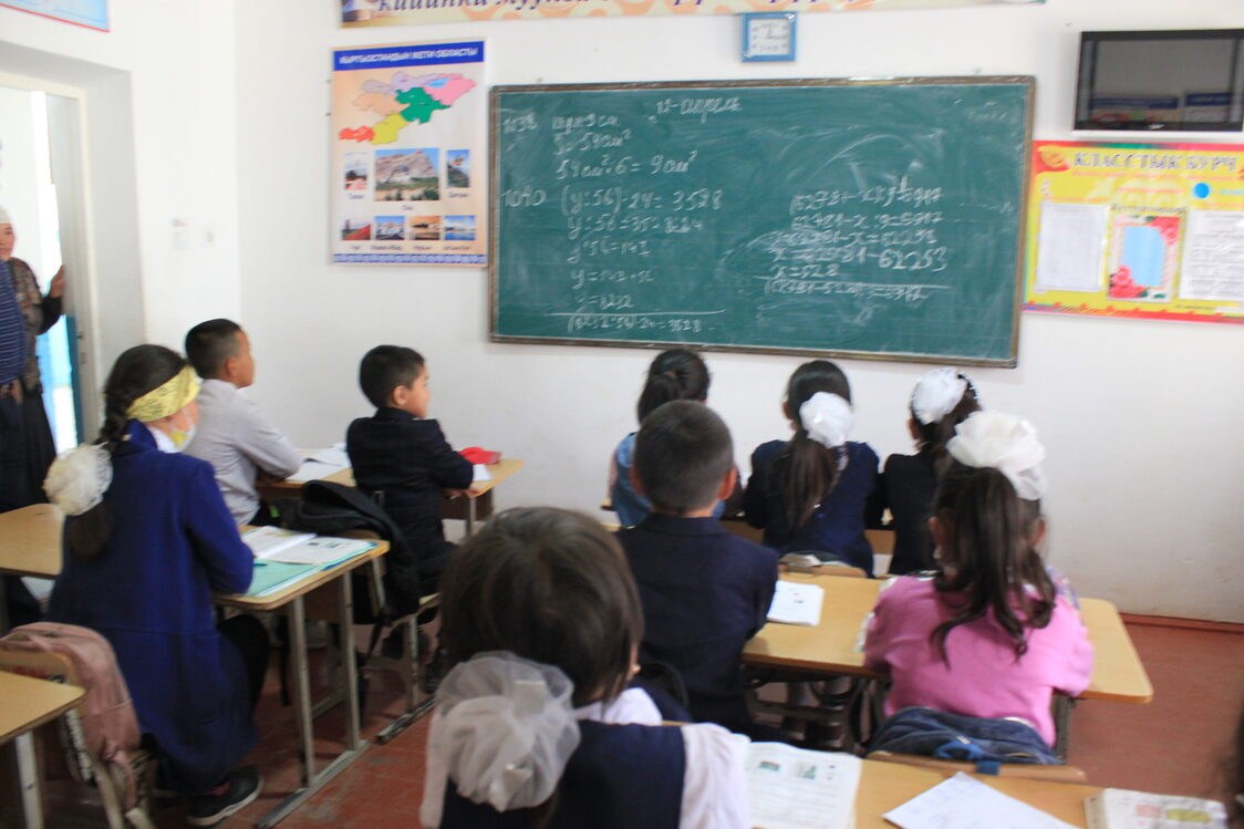 Управление образования мэрии Бишкека закончила проверку школы, в которой учитель не пустила ребенка в туалет — Today.kg