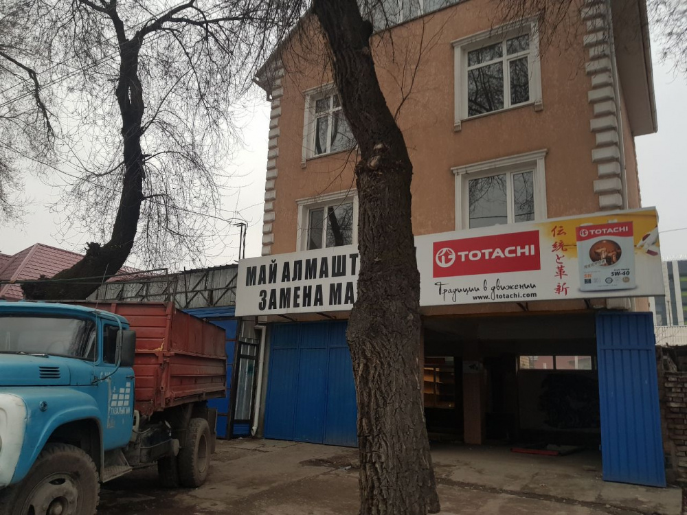 В центре Бишкека сносят трехэтажное здание — Today.kg