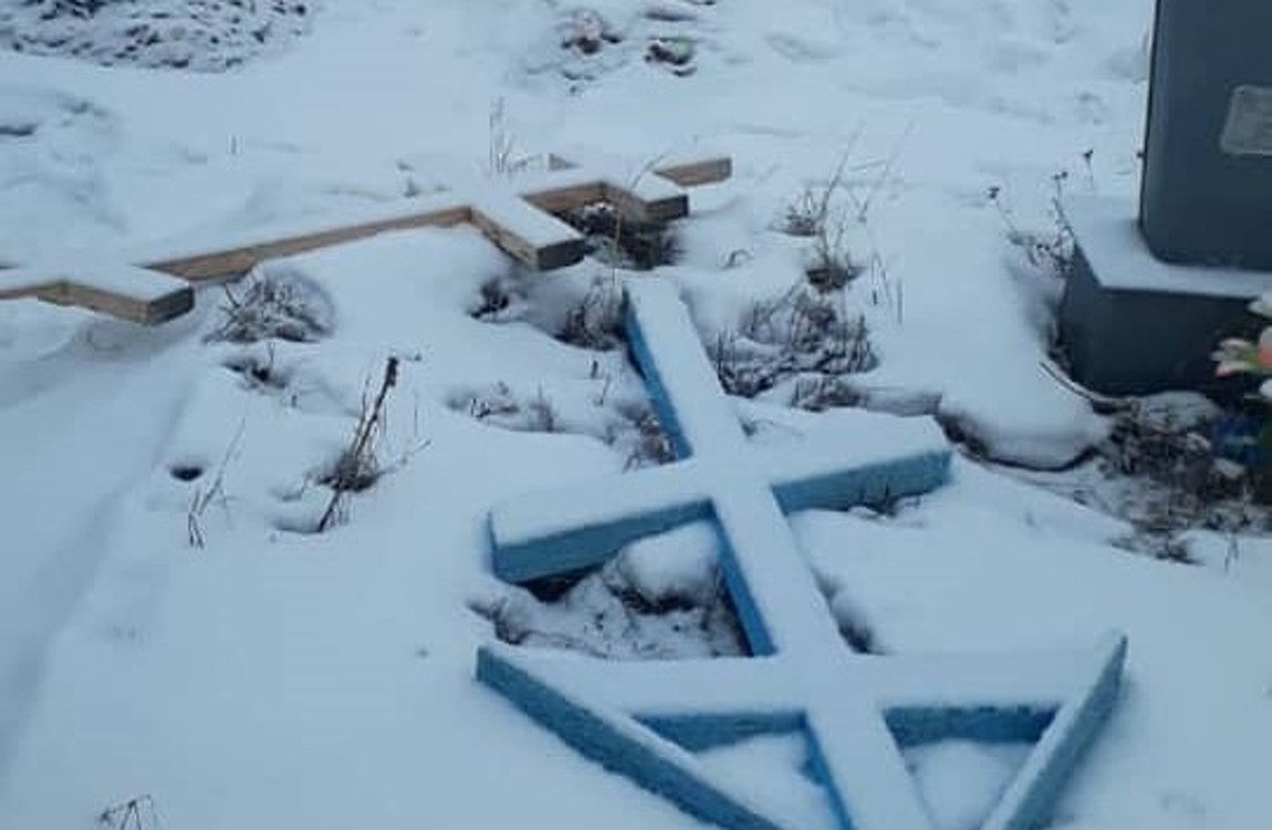 В Иссык-Кульской области разгромили православное кладбище. Премьер-министр требует найти виновных — Today.kg