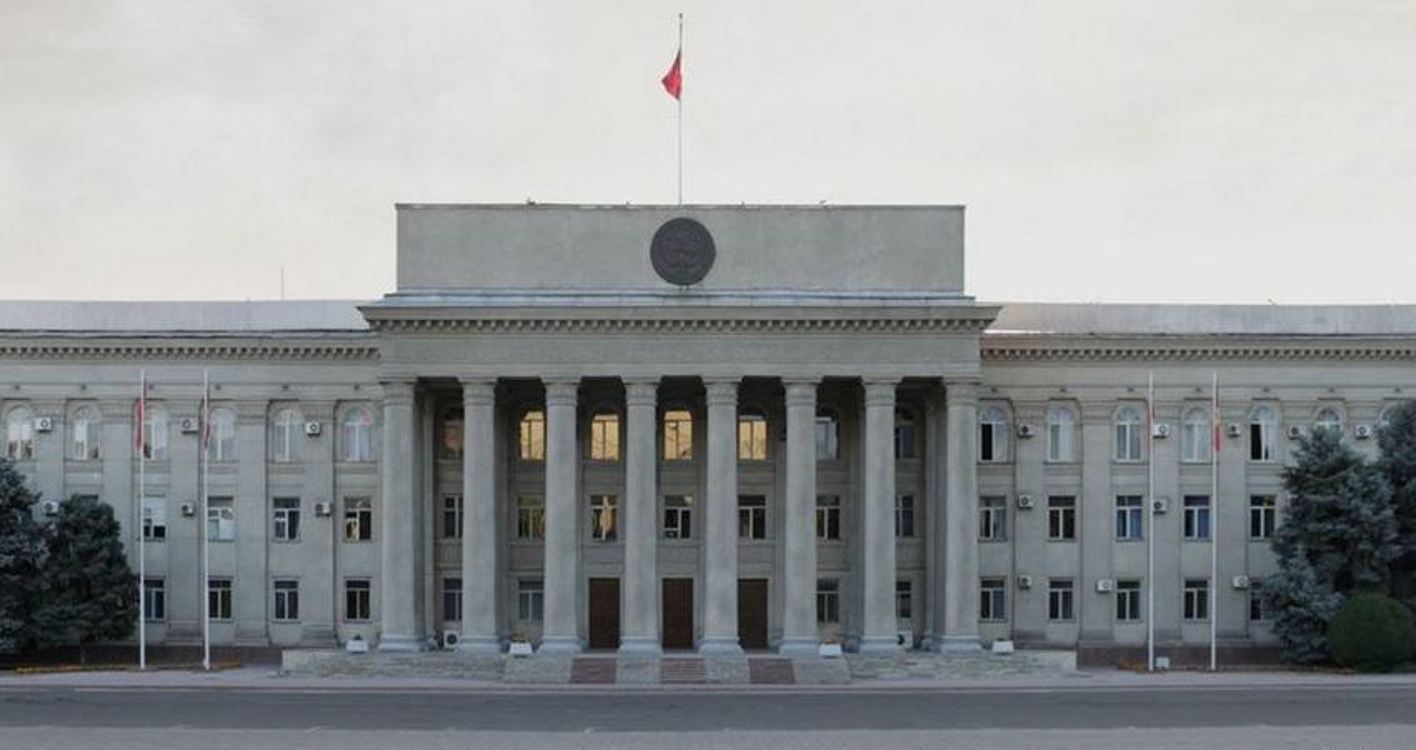 Самый низкий уровень доверия к министерствам и ведомствам у жителей Бишкека — Today.kg