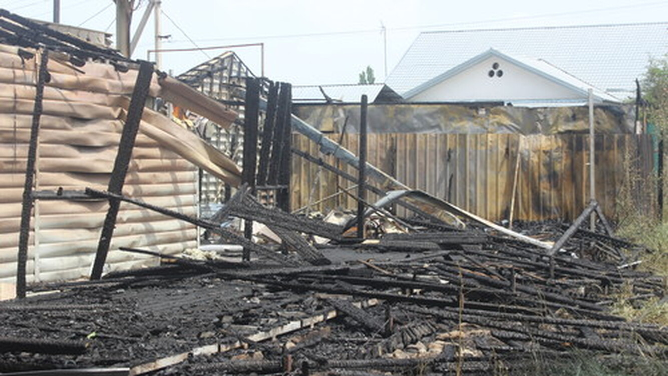 Владелец кафе «Шашлычник» считает, что пожар произошел из-за замыкания электропроводки кондиционера — Today.kg