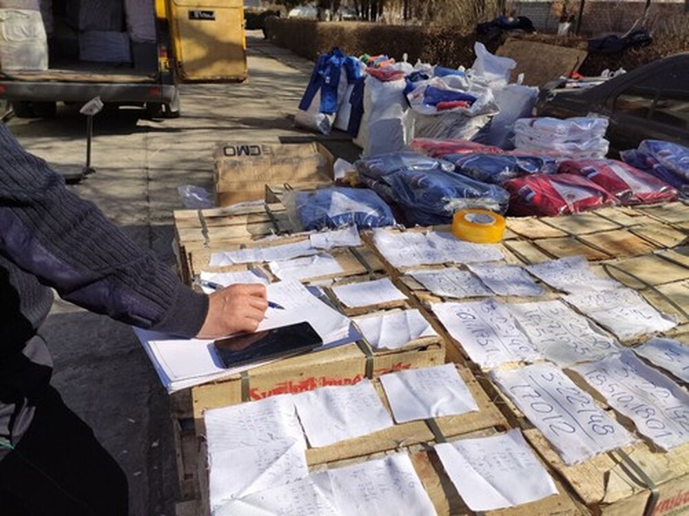 Сотрудники ГТС задержали контрабанду мандаринов и спортивной формы на 2,4 млн сомов — Today.kg