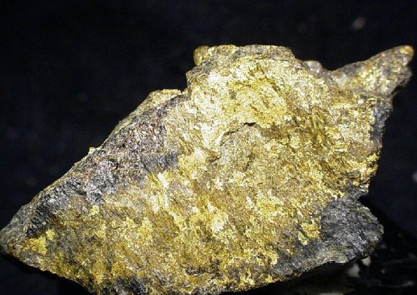 С рудника в Нарыне вывезли золотосодержащий продукт на миллионы сомов — Today.kg