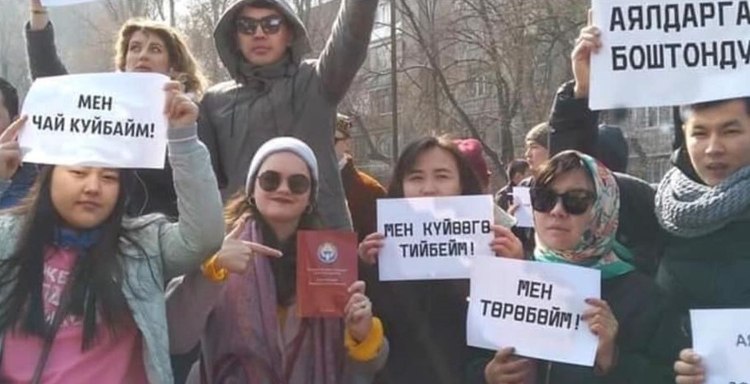 После мирного марша в Бишкеке 8 марта в соцсетях появились провокационные фото — Today.kg