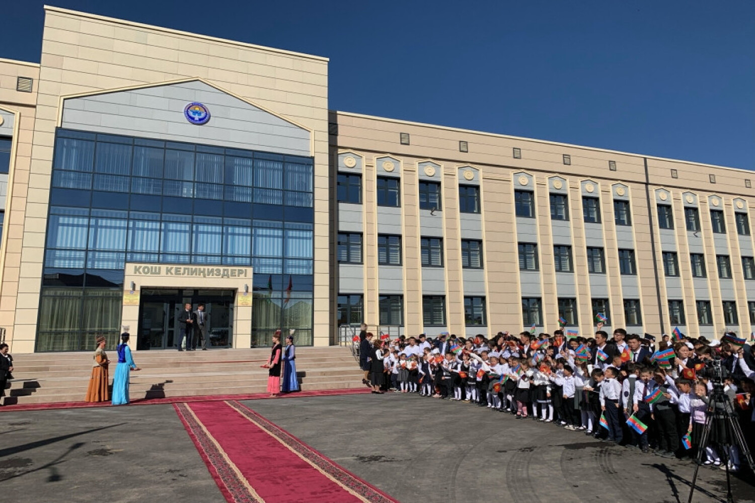 Школа, которую построил Азербайджан и открыли президенты, до сих пор не работает — Today.kg