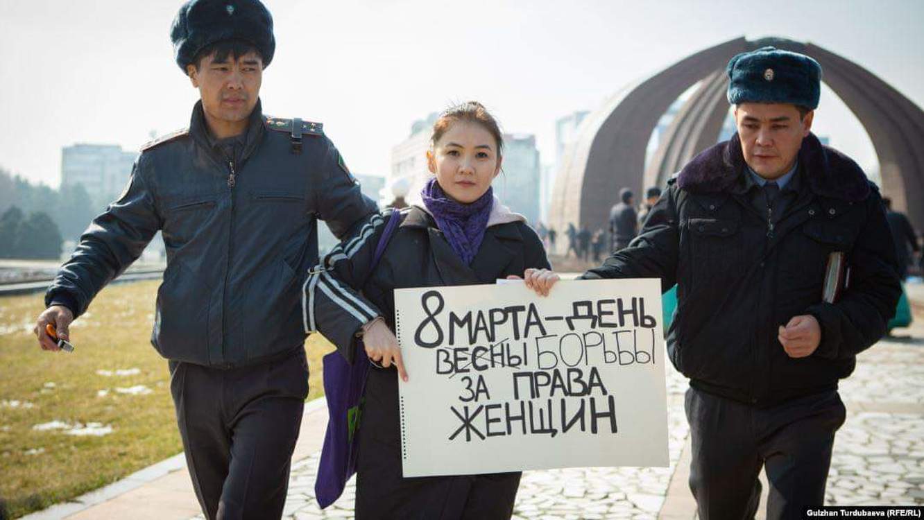 Свердловский райсуд Бишкека признал законным задержание трех участниц мирного марша 8 марта — Today.kg