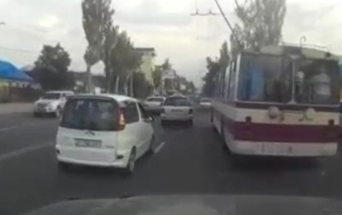 Водителя троллейбуса оштрафовали за лихую езду в Бишкеке — Today.kg