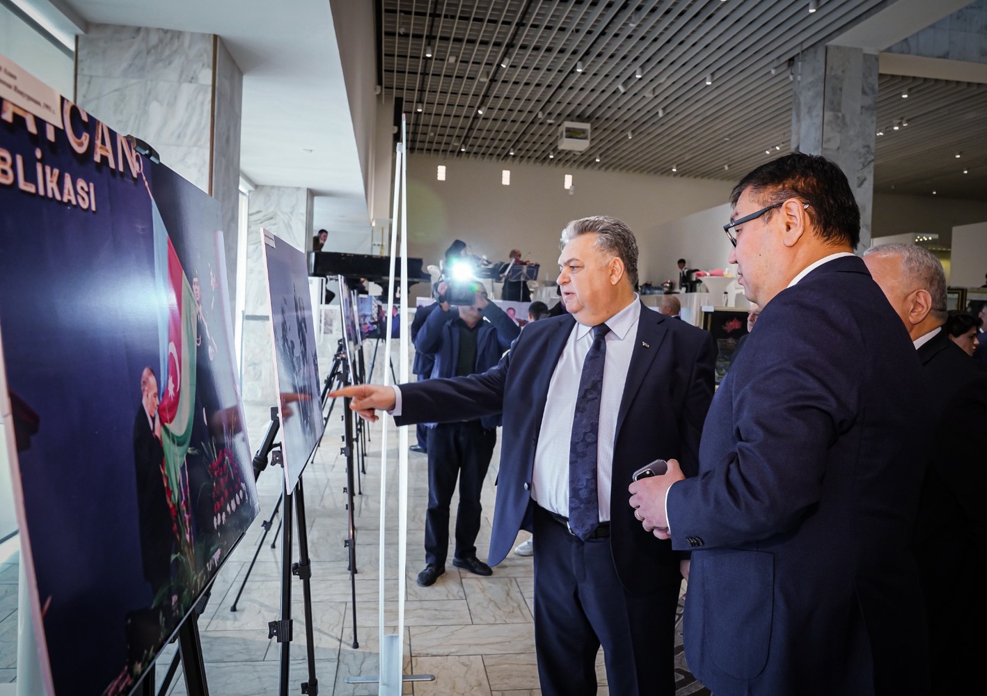В Национальном историческом музее проходит выставка «Краски Азербайджана» — Today.kg