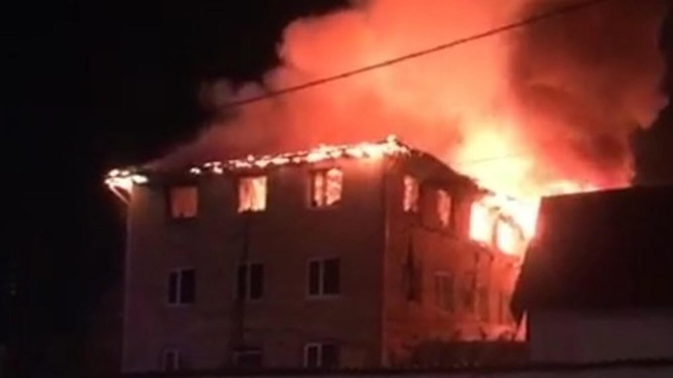 В Бишкеке горит многоэтажный дом — Today.kg