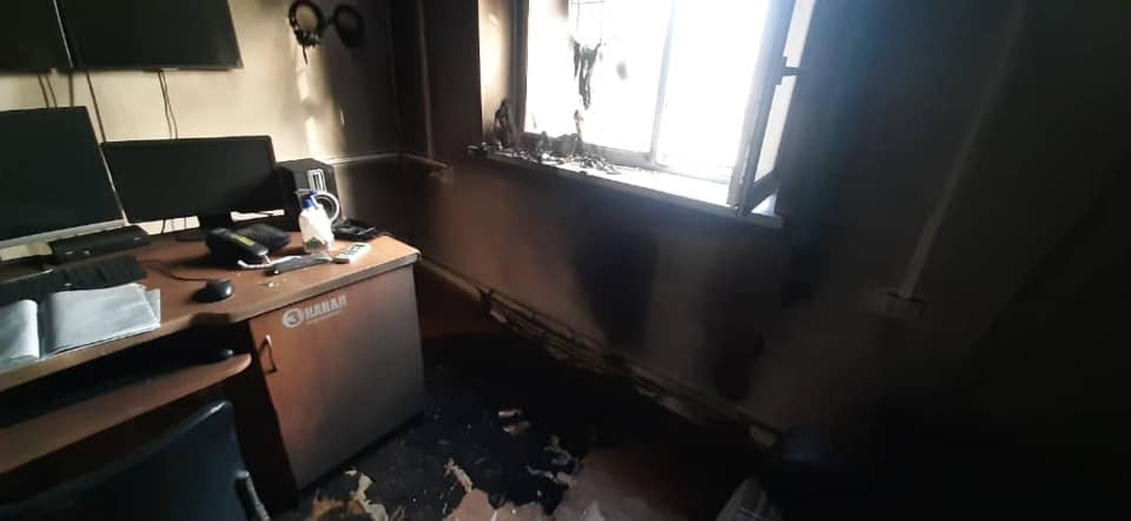 В Таласе подожгли офис «3 канала» — внутри нашли бутылку с зажигательной смесью — Today.kg