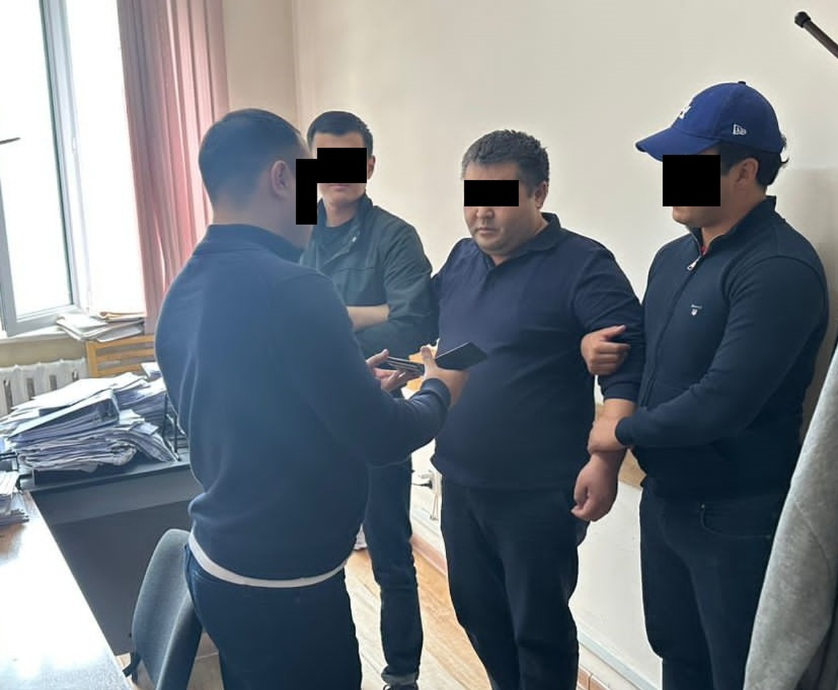 В Жайылском районе судебного исполнителя задержали при получении взятки — Today.kg