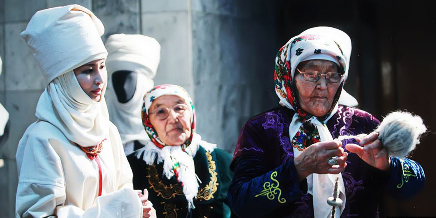 Президент Сооронбай Жээнбеков поздравил кыргызстанцев с Днем матери — Today.kg