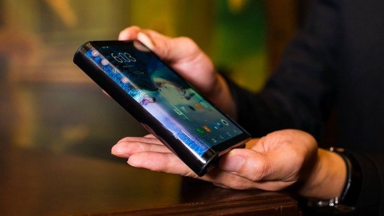 Гибкий смартфон Samsung Galaxy Fold жестко проверили на прочность — Today.kg