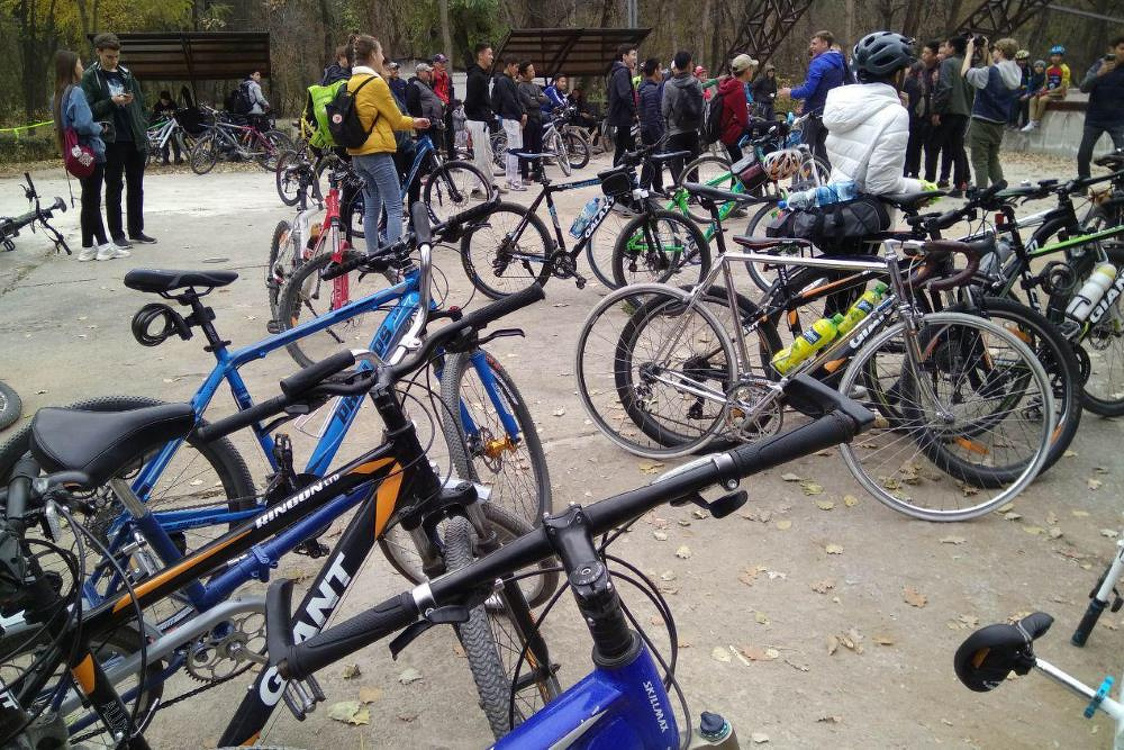 В комендатуре Бишкека разъяснили, почему запрещают кататься на велосипеде по городу — Today.kg