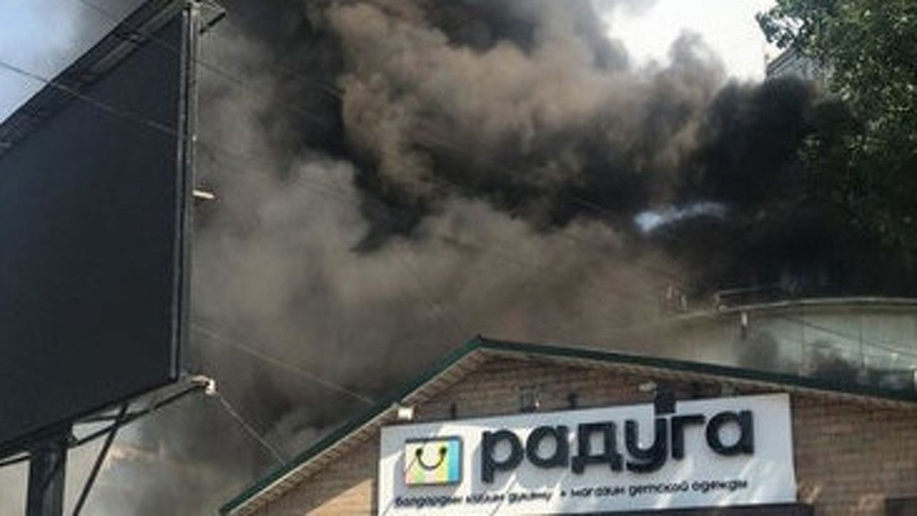 В 6 мкр полностью сгорела аптека, магазин. Площадь возгорания составила 450 кв.м — Today.kg
