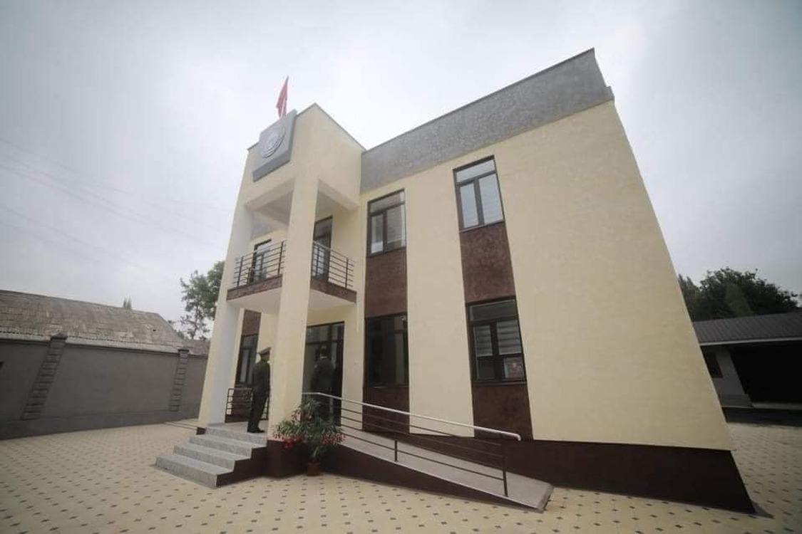 Одним кадром: Ташиев открыл новое отделение ГКНБ в Ала-Буке — Today.kg