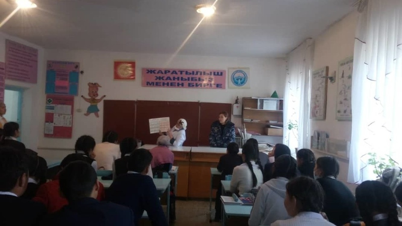В Нарынском районе школьникам рассказали о коронавирусе — Today.kg