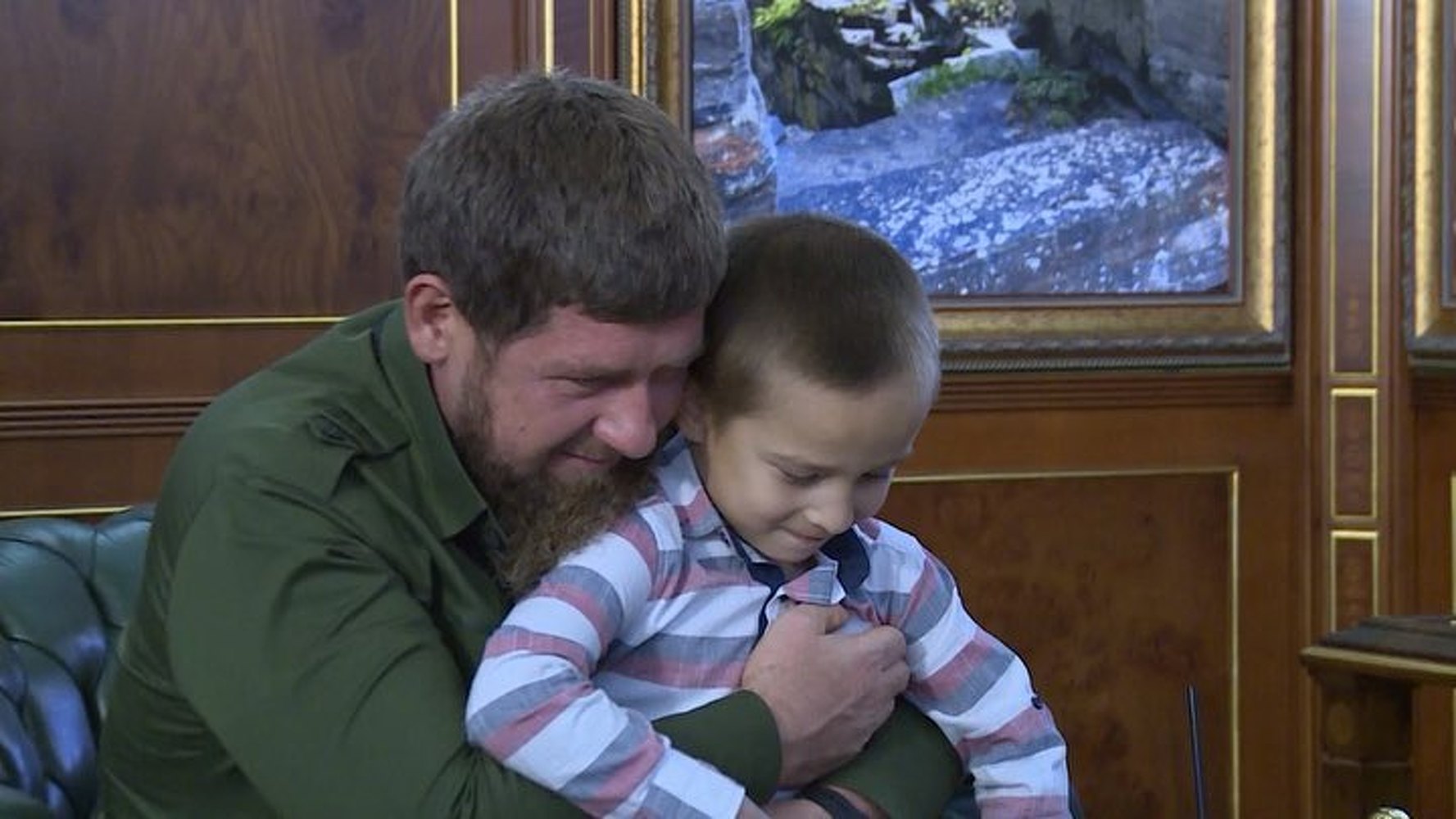 Власти Чечни рассказали об обязанностях шестилетнего «охранника» Кадырова — Today.kg