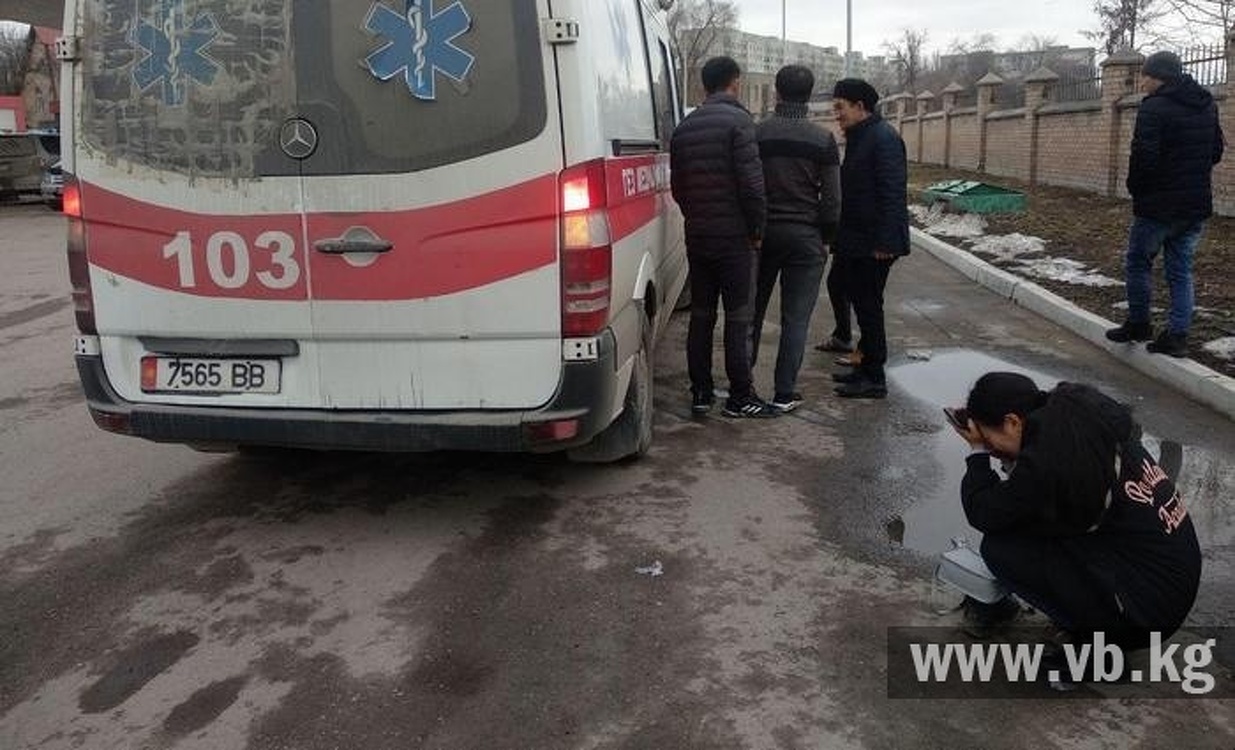 В Бишкеке микроавтобус сбил девушку — Today.kg