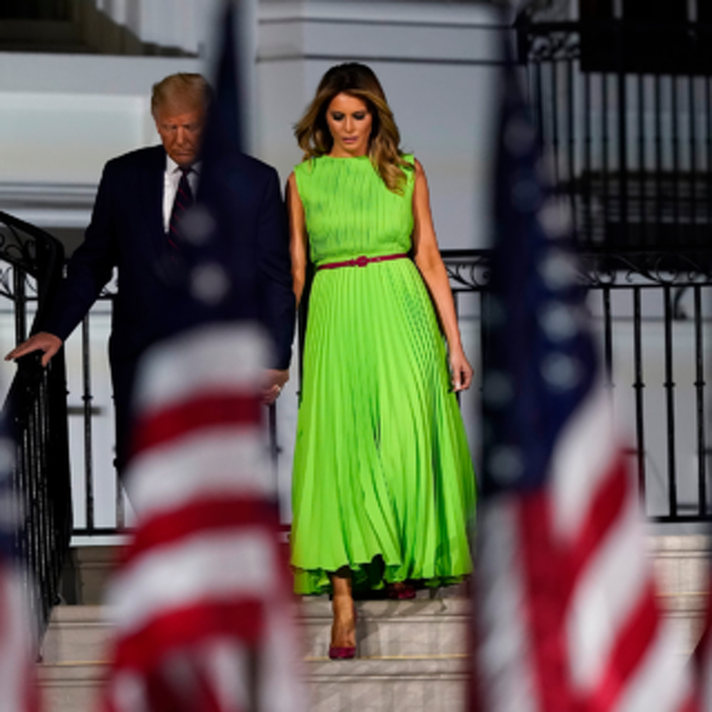 Мелания Трамп вышла в свет в неоновом платье и рассмешила пользователей (фото) — Today.kg