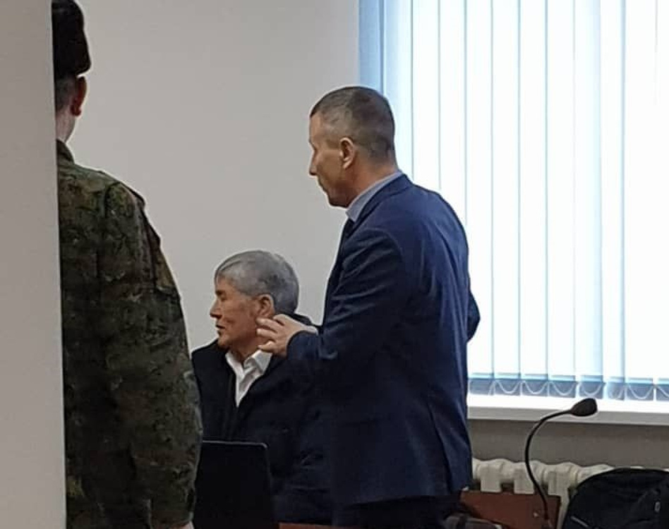 Суд удалил Атамбаева из зала до конца разбирательств — Today.kg