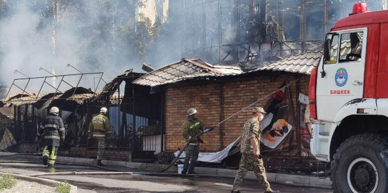 На месте пожара в 6-м мкр. Бишкека задержан владелец кафе Суши вок — Today.kg
