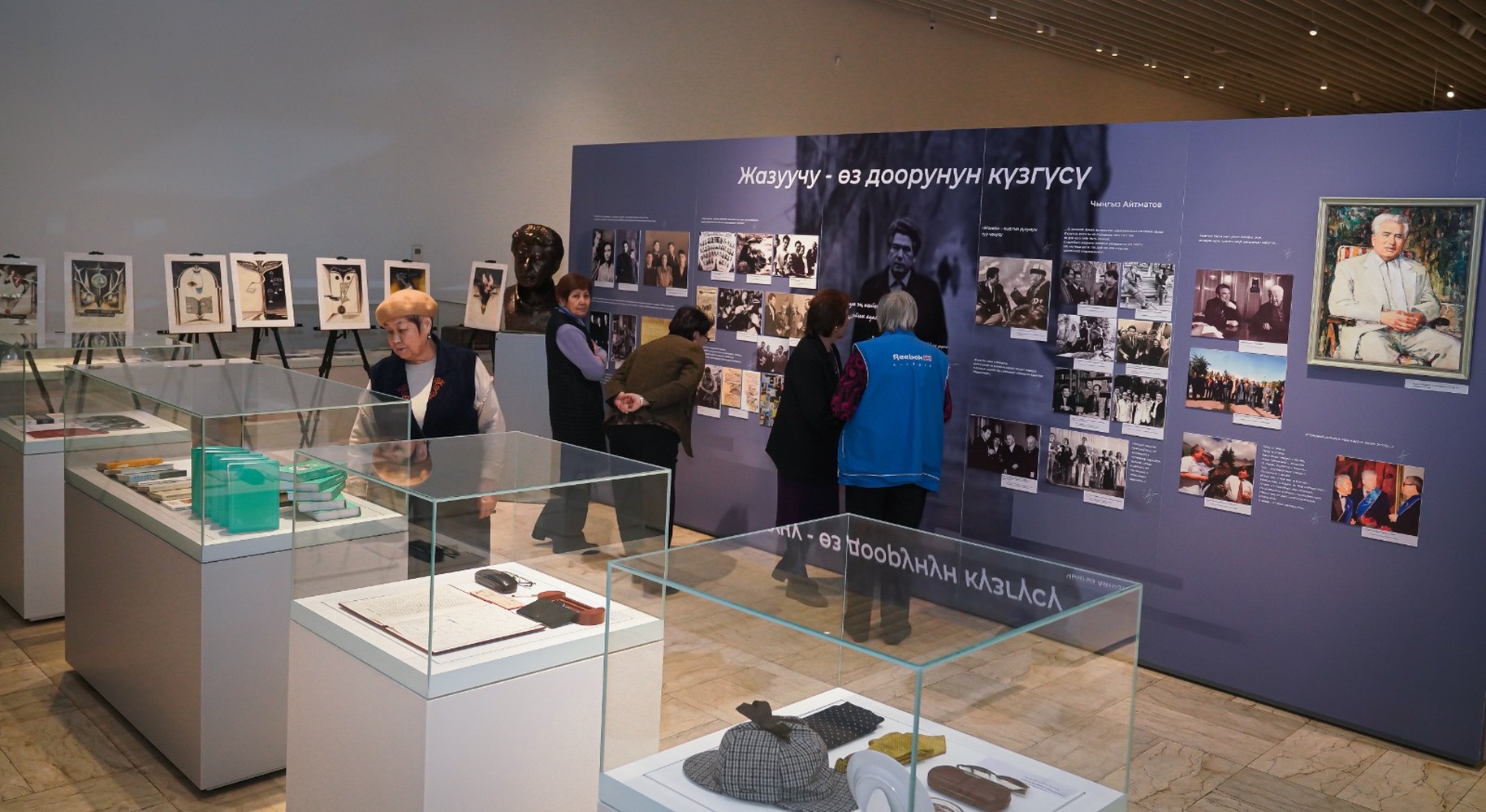 В Историческом музее к 95-летию Ч.Айтматова открыли обновленную постоянную экспозицию писателя — Today.kg